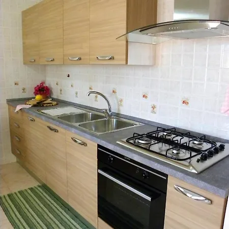 Spacious In With Sea View 95 M²