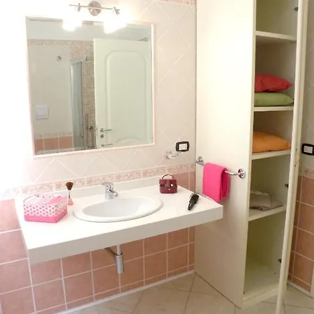 Spacious In With Sea View 95 M²