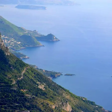 Spacious In With Sea View 95 M² شقة ماراتييا