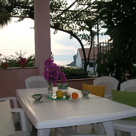 Spacious In With Sea View 95 M²