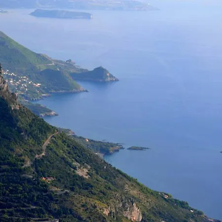 Spacious In With Sea View 95 M² Apartament *