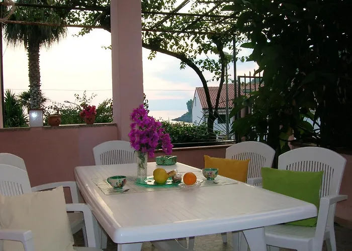 Spacious In With Sea View 95 M² شقة