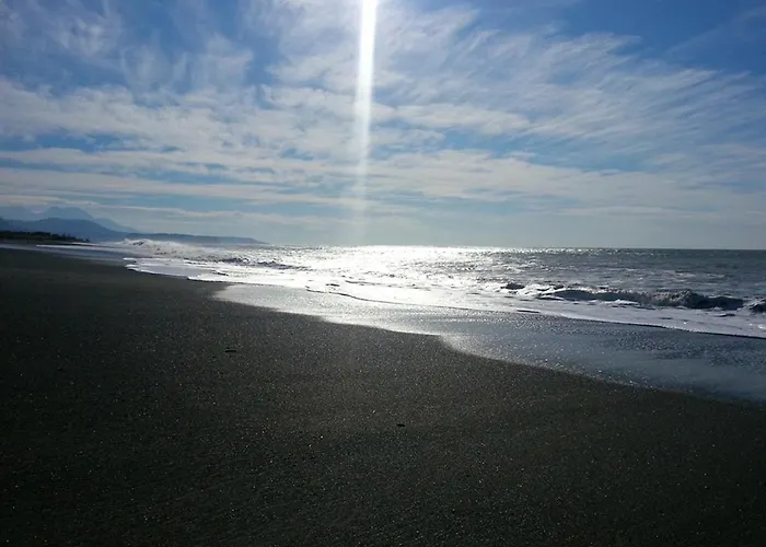 Spacious In With Sea View 95 M² شقة *