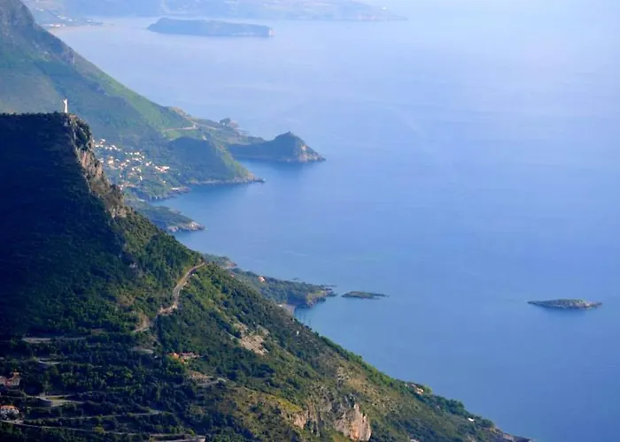 Spacious In With Sea View 95 M² شقة ماراتييا