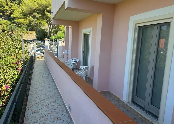 Spacious In With Sea View 95 M² شقة *